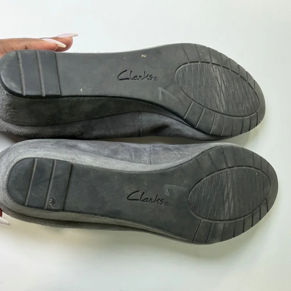 Clarks‎ Artisan Vendra Bloom Womens Grey Suede Wedge Pumps Round Toe Shoes 8.5 M